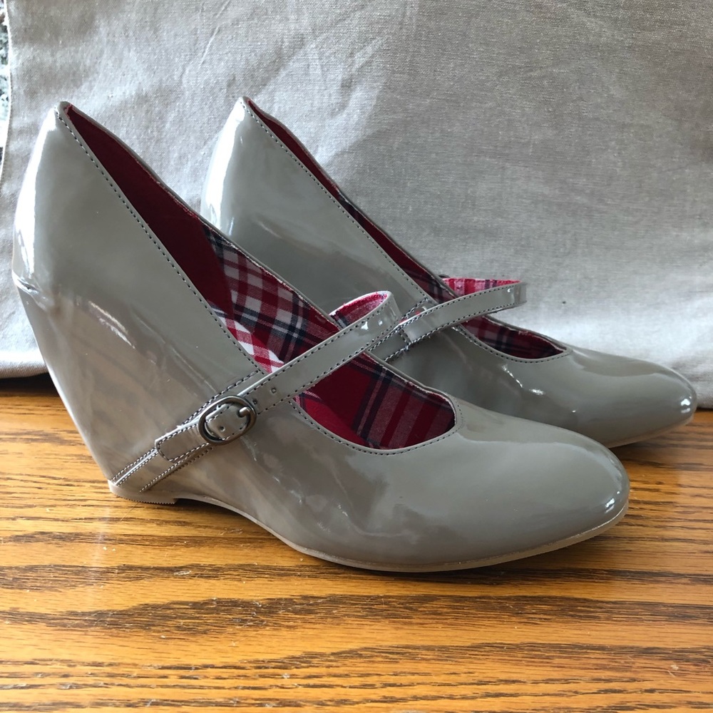 Aldo shoes, light grey with red plaid interior.